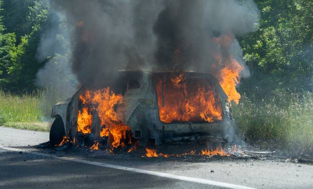 Vukova Gorica: Osobni automobil gori na A1
