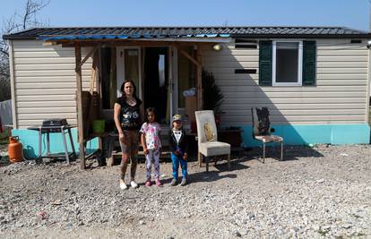 Banovina na čekanju: 'Obnova? Naše kuće još stoje razrušene'
