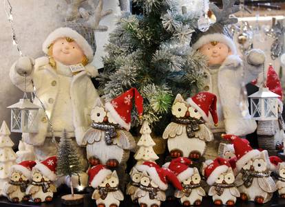 Trgovina božićnih ukrasa kao zemlja iz bajke o božićnom čudu