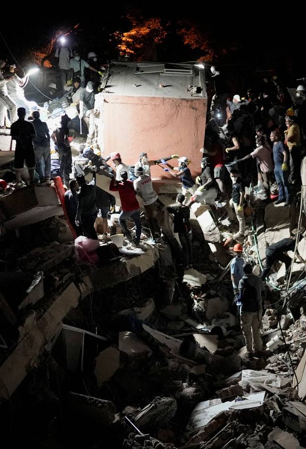 Aftermath of an earthquake, in Cali