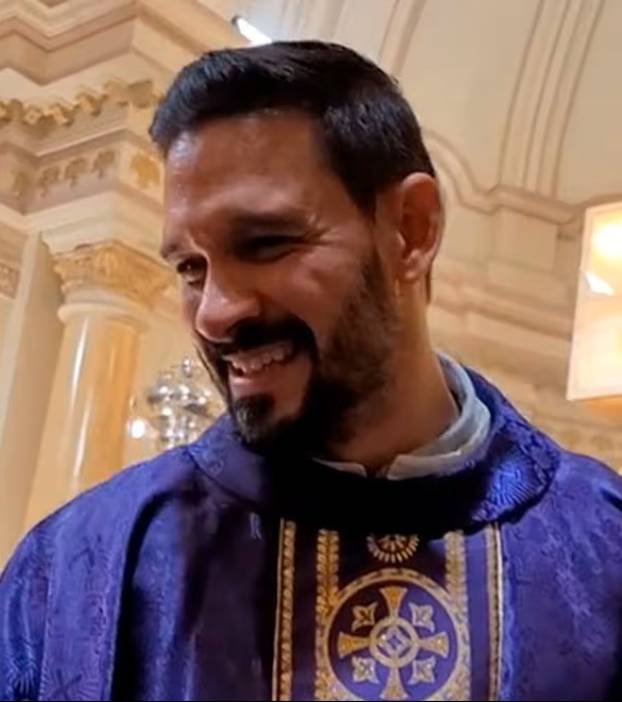 FOTO Ovi svećenici 'zapalili' su internet! Na listi su i Hrvati, žene im pišu da su najzgodniji...