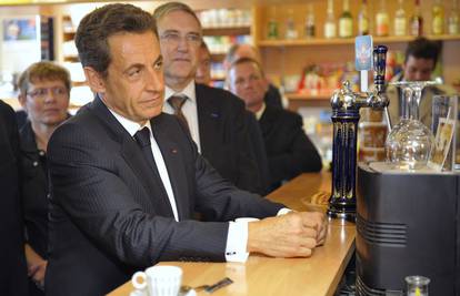 Sarkozy naručio šest kava pa zaboravio platiti svoju rundu