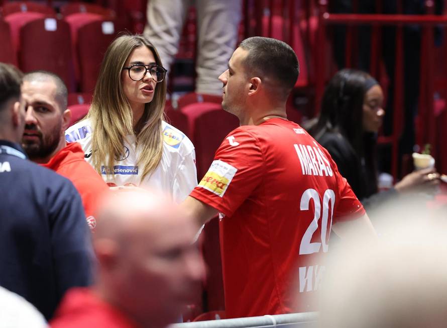 Malmo: Hrvatski rukometaši slave pobjedu u zagrljajima i poljupcima svojih najmilijih