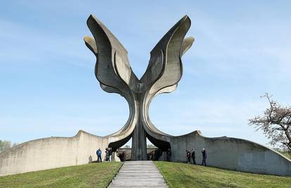 Zašto desnica smije kopati po ranama Jasenovca, a vrijeđa se na istinu o Domovinskom ratu?