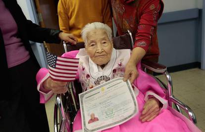 Za 100-ti rođendan dobila američko državljanstvo