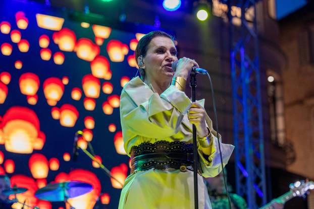 Split: Koncert Nine Badrić na splitskoj pjaci