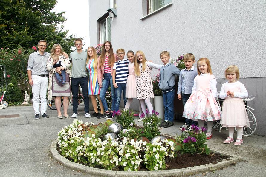 Obitelj Petković ima 11 djece: 'Proslavili smo 95 rođendana'