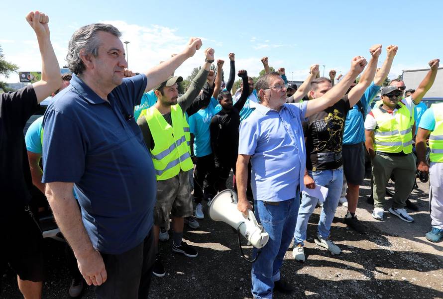 Zagreb: Radnici Wolta koji prosvjeduju okupili su se ispred Velesajma