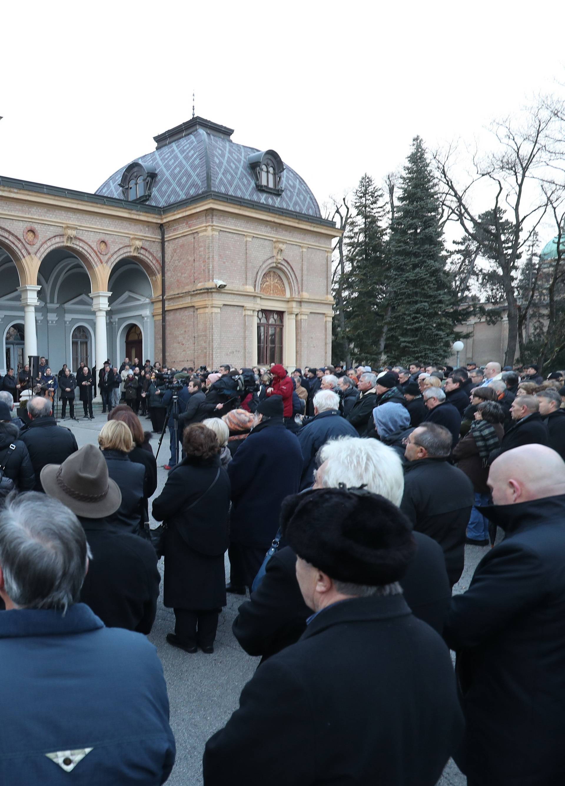 Oproštaj od oca uz tamburaše: Marko je jedva susprezao suze