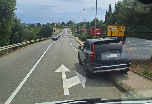 FOTO Ako trebate savjet kako (ne) parkirati, pogledajte ove bisere! Od ovoga boli glava