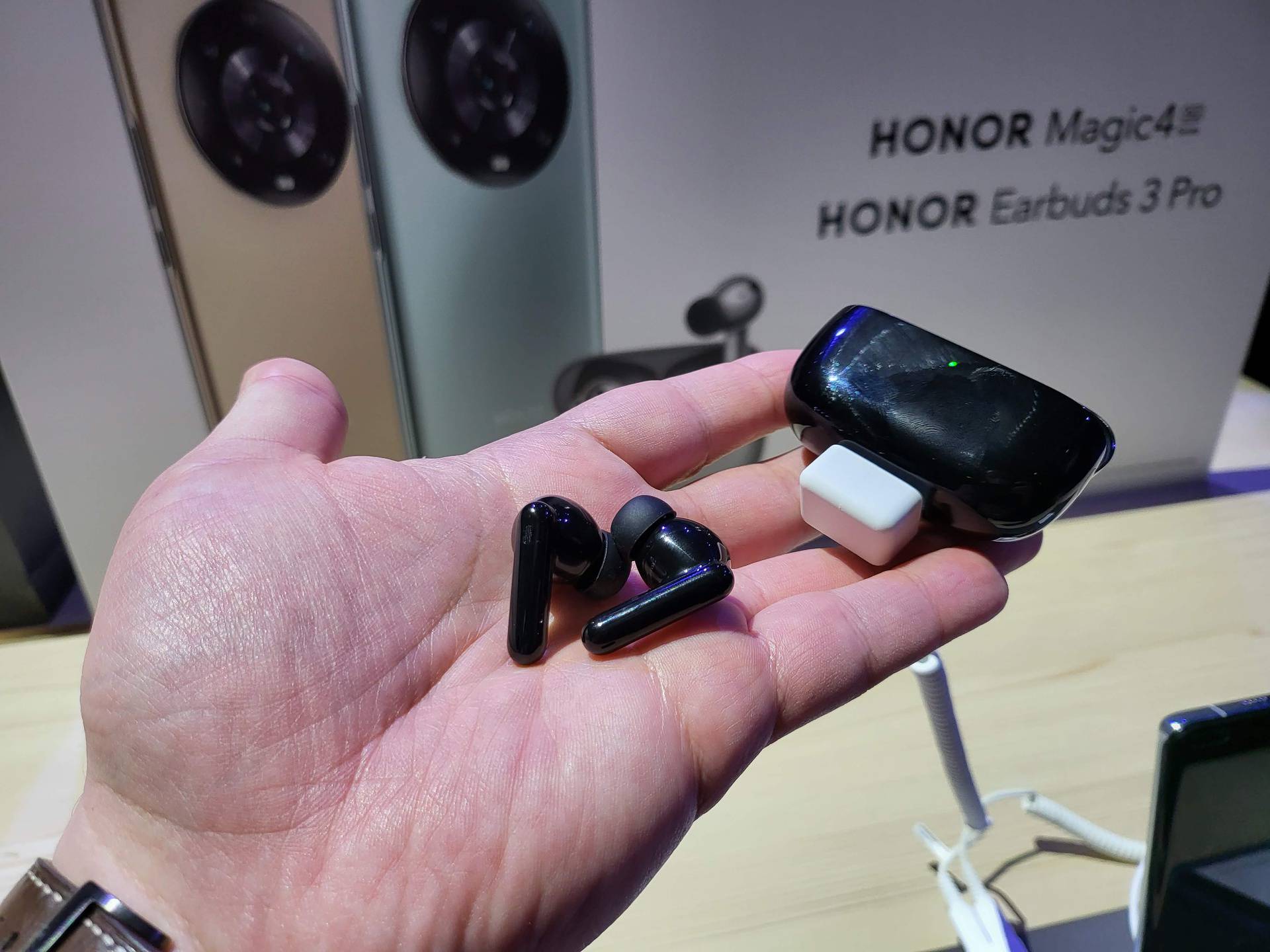 Ekstremno brzo punjenje bez žica: Honor Magic 4 Pro za 15 minuta je na 50 posto baterije