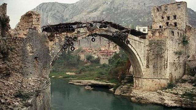 Snimio rušenje Starog mosta: 'Gledam i ne vjerujem, vidim ja to, ali mozak ne može prihvatiti'