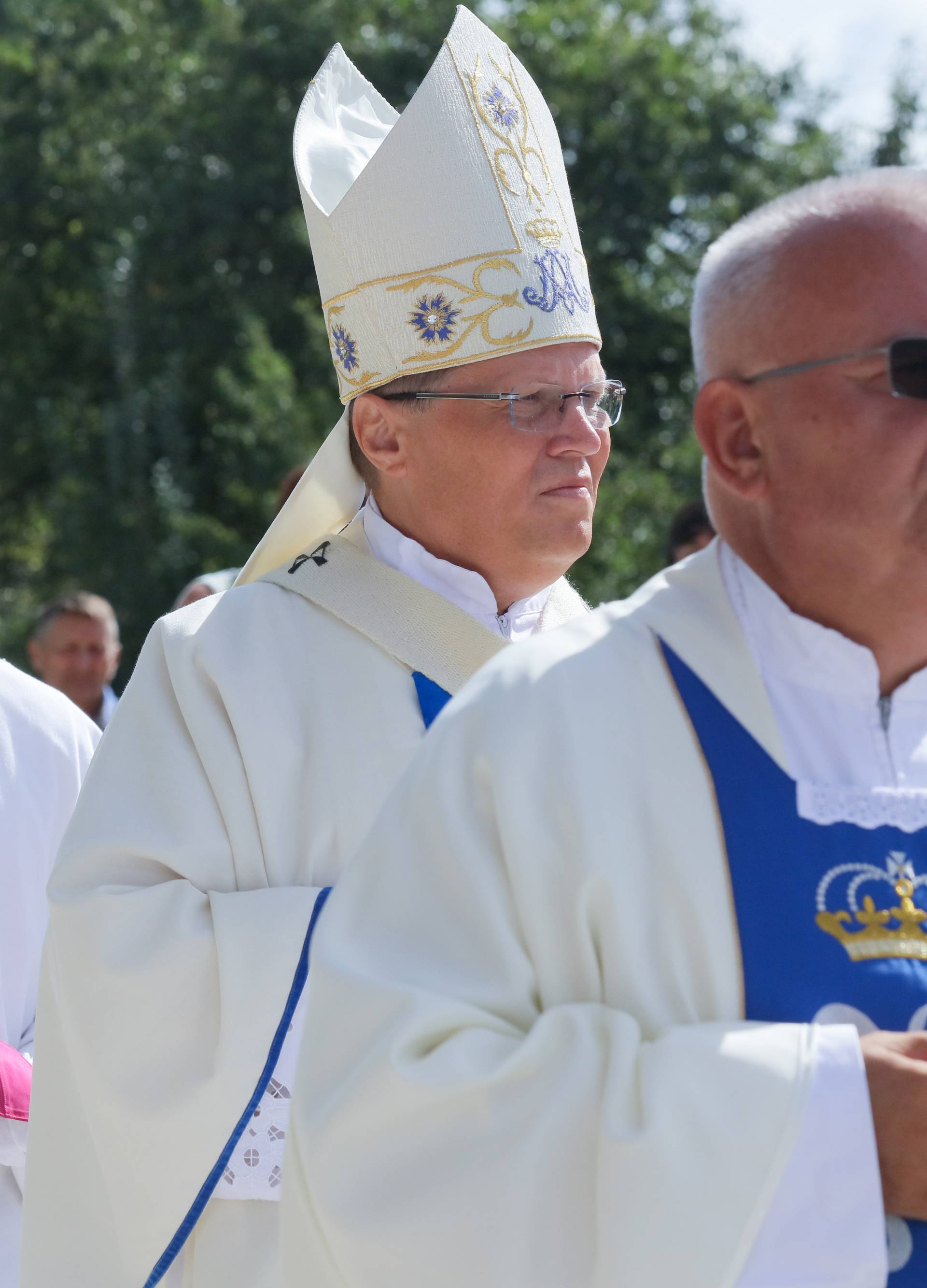Nadbiskup Hranić: Djeca se ne rađaju zbog komotnih roditelja