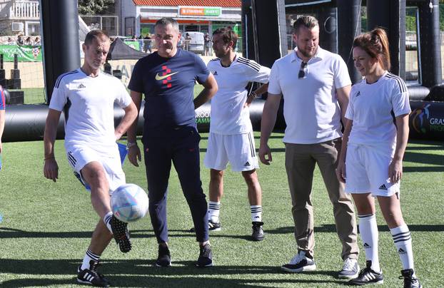Hvar: Nogometne legende odigrale utakmicu u sklopu projekta "Nogomet u školama"