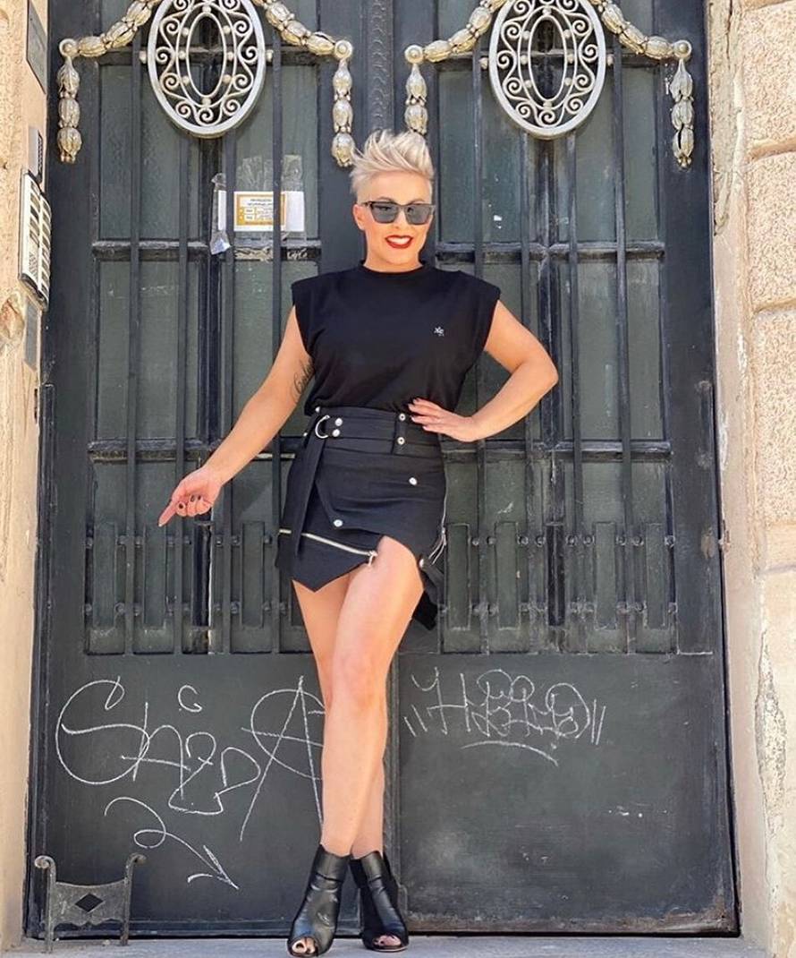 Haljine supruge nekadašnjeg nogometnog reprezentativca nose i na Bliskom istoku...