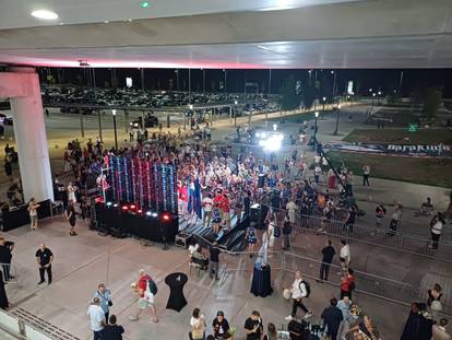 FOTO U Beogradu 'gorjelo' na dočeku olimpijaca, skupile su se tisuće. U Zagrebu stotinjak ljudi