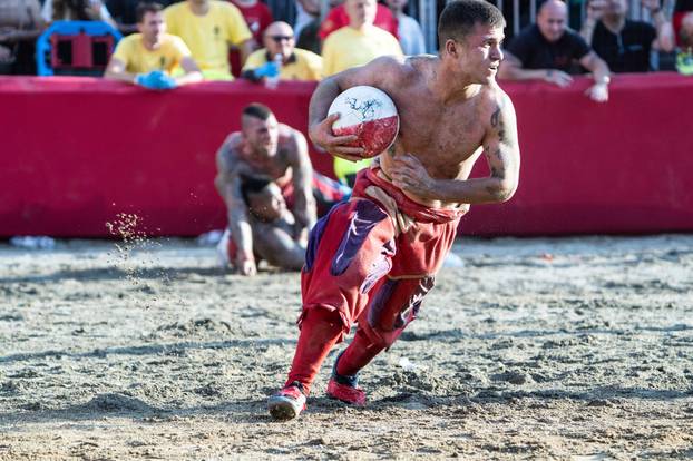 Florence, Final Azzurri Rossi of Calcio Storico Fiorentino In Piazza Santa Croce 8 to 7 for the Rossi
