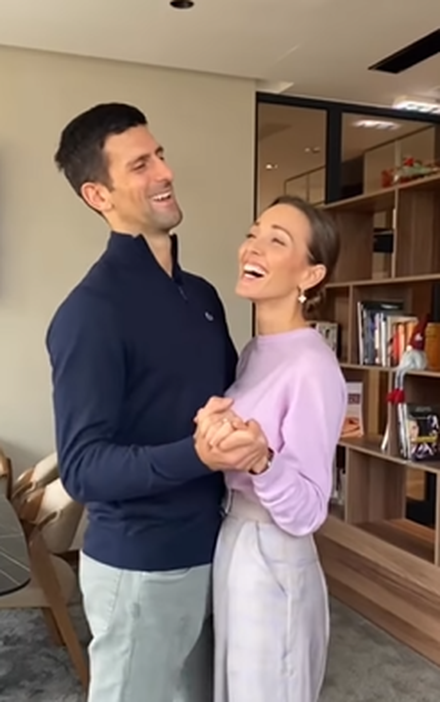 Novak i Jelena Đoković uživali na koncertu Crvene jabuke u Beogradu, slušali  ih iz VIP lože