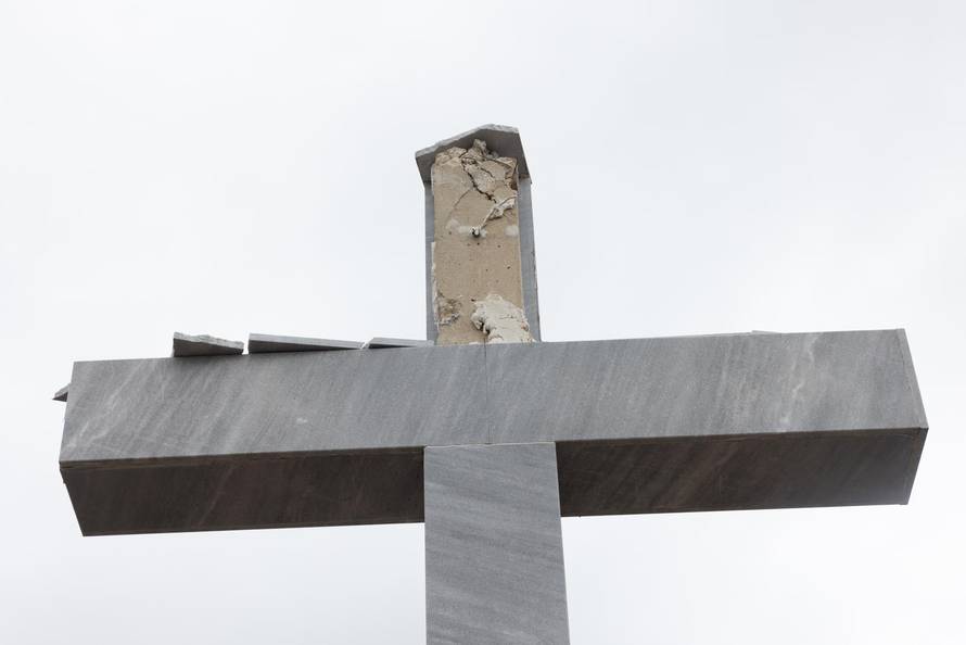 Trilj: Uslijed udara groma oštećen križ na lokalitetu Bila Glavica