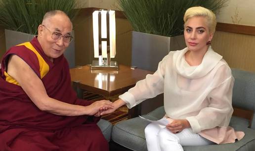 Kineski fanovi gnjevni: Lady GaGa sastala se s Dalaj lamom