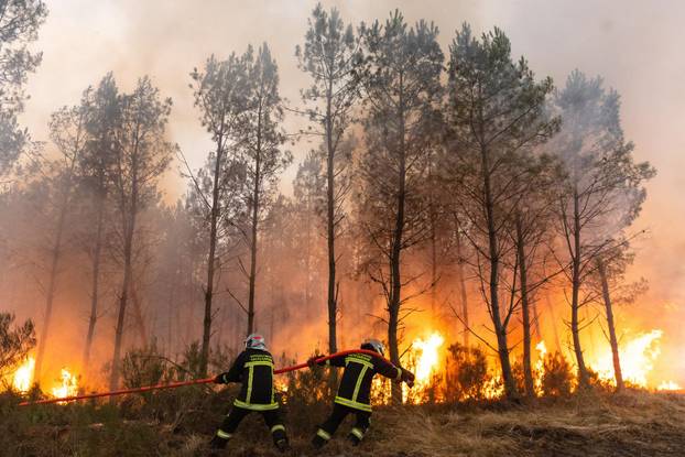Wildfires rage in southern France