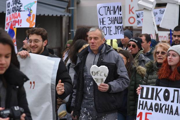 FOTO Ljuti studenti na prosvjedu u Srbiji: 'Svakog se trenutka očekuje da će pasti...'