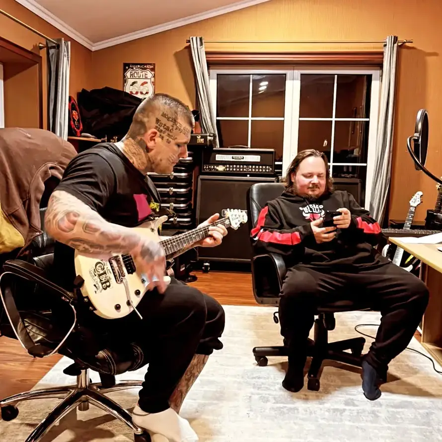 Stavio si LSD u oko, lice narezao u hamburger. Popek Monster je najluđi reper na svijetu