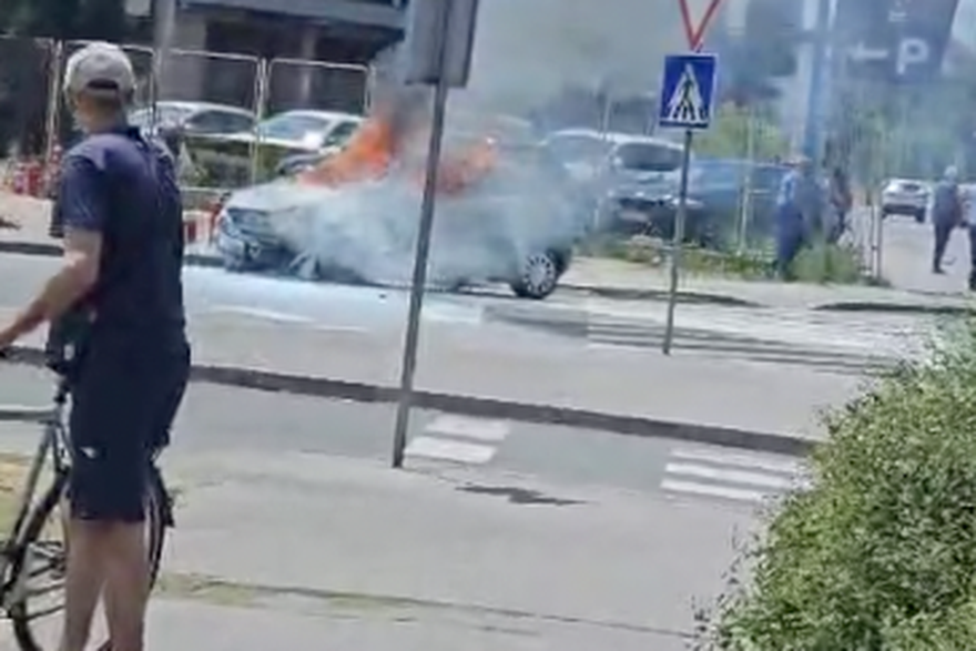 Po&zcaron;ar automobila