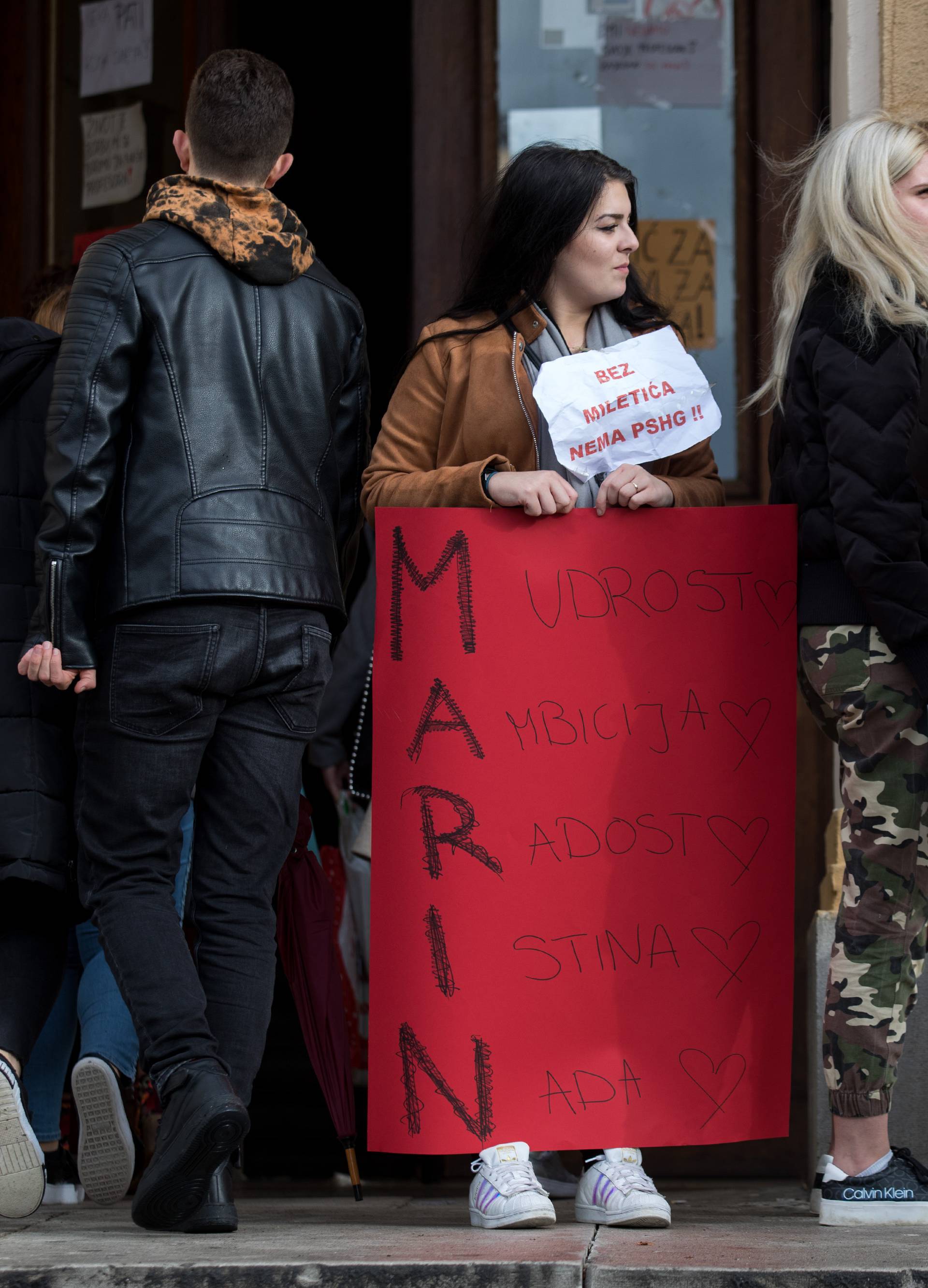 Ne žele na nastavu, bore se za vjeroučitelja: 'Ne damo Marina'