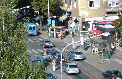 Sudar četiri auta u Zagrebu: Dvoje ozlijeđeno, u bolnici su