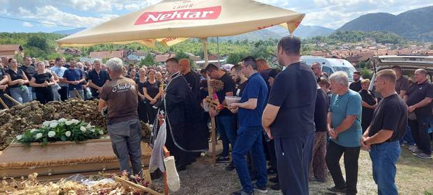 FOTO TUGA U KOTOR VAROŠU Pokopali Draganu (34) koja je poginula u buktinji kod Omiša