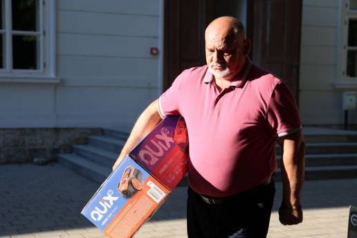 Roditelji idu u prosvjed zbog radnih bilje&zcaron;nica, gradona&ccaron;elnik naglo promijenio mi&scaron;ljenje