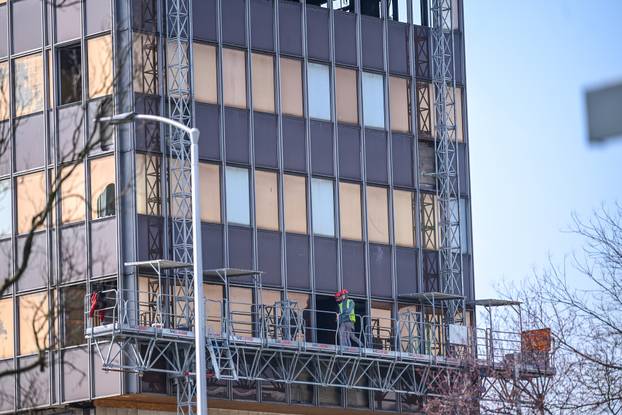 Zagreb: Postavljena dizalica na zgradu Vjesnika na kojoj traju pripreme za rušenje