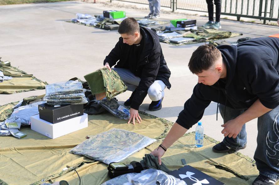 Ministar Anušić i general Kundid na prvom danu TVO-a na Slunju