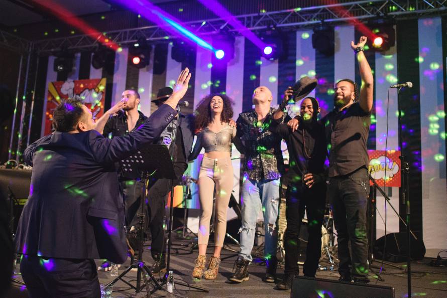 Live koncert na krovovima u Zagrebu i Amsterdamu