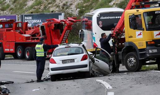 Sudarili se bus i auto: U teškoj nesreći poginula djevojka (26)