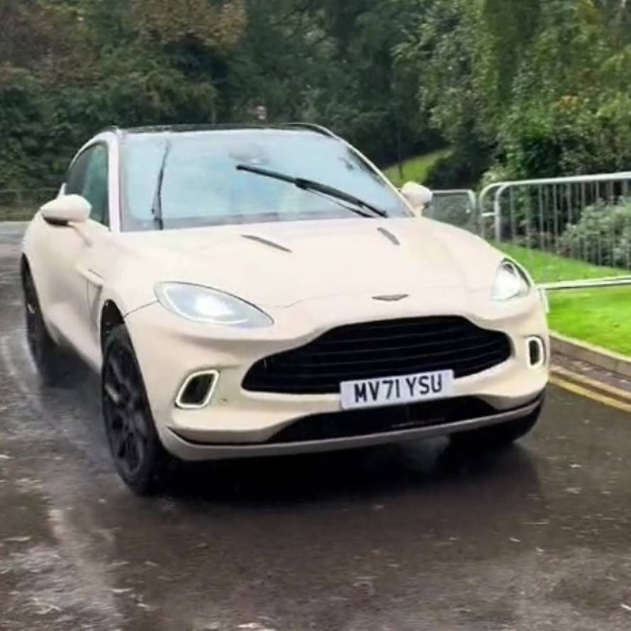 VIDEO Joško Gvardiol vozi auto star 25 godina: 'Kakav lik... A mogao bi imati koji god poželi'