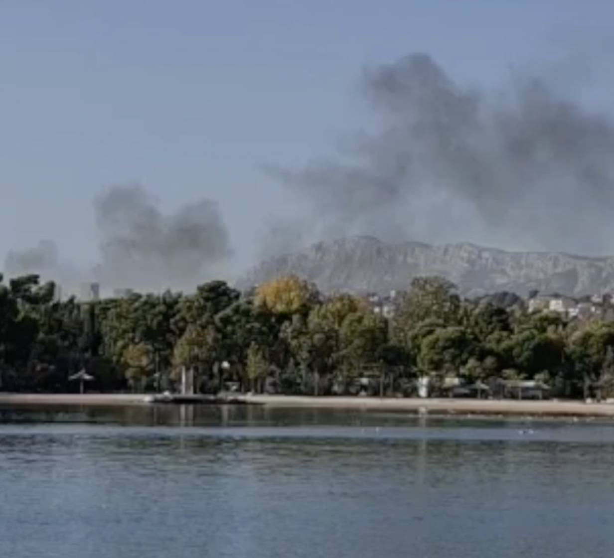 VIDEO Požar kod Splita: Gasio ga i helikopter, lokaliziran je