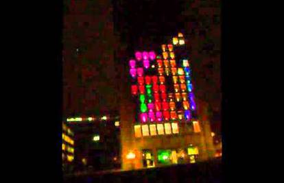 Možda nisu najbolji igrači, ali oni ipak igraju Tetris na zgradi