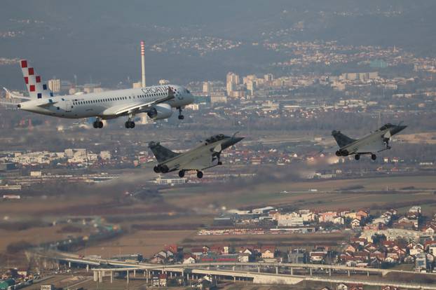 Fantastični prizori na nebu: Tri Rafalea ispratila 'srebrni avion' do zagrebačke zračne luke