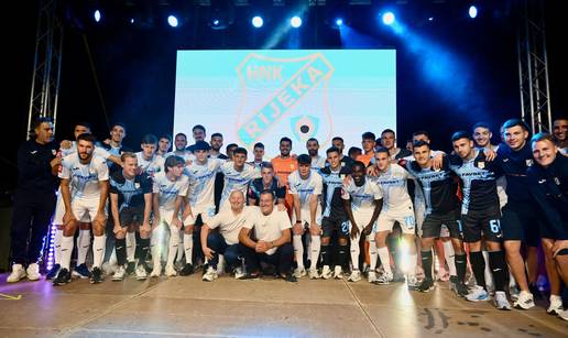 FOTO Euforija u Rijeci ne staje! Pogledajte kako je izgledalo predstavljanje novih dresova