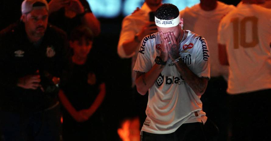 Neymar unveiled as new signing for Santos