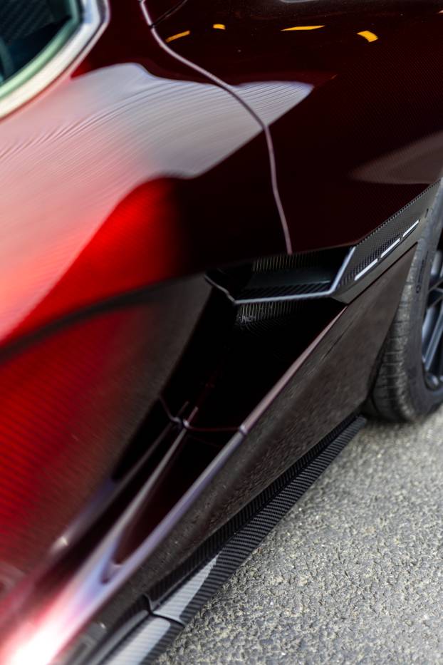 Rimac Nevere parkirane ispred Rimac kampusa u Kerestincu povodom Trilblazers Toura