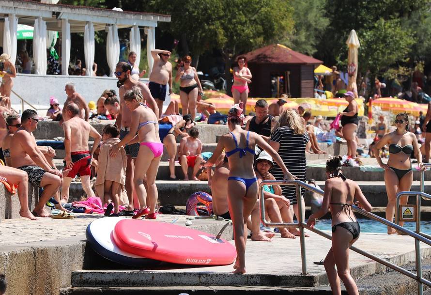 Novi Vinodolski: Plaže pune kupača