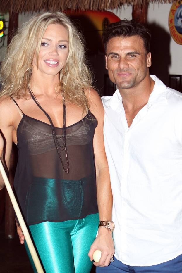 *EXCLUSIVE* Jeremy Jackson and Loni Willison on their honey moon in Maui New Years Eve 2012