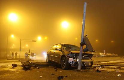 U gustoj magli kod Buzina sudarila se tri automobila