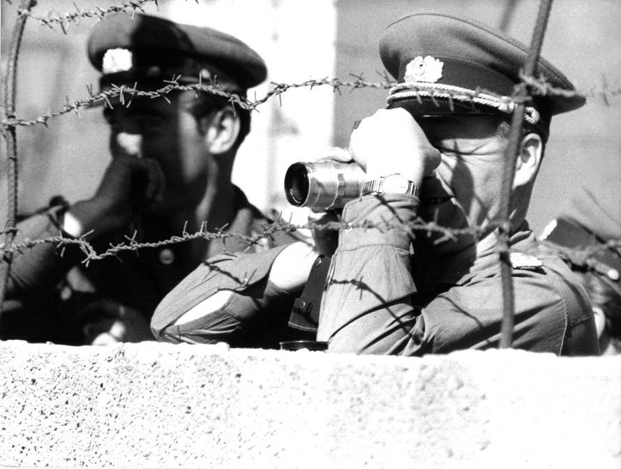Archive photo - 30th anniversary of the fall of the Berlin Wall - stock photo