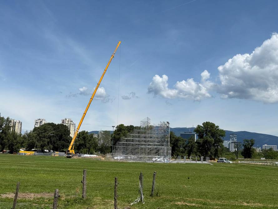 FOTO Pogledajte kako izgledaju radovi na Hipodromu: Postavili konstrukciju, sve više strojeva...