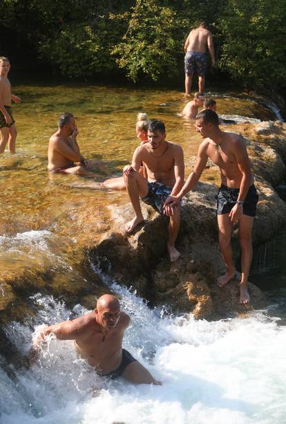 Mrežnica je prepuna kupača iz Zagreba, Karlovca i Duge Rese