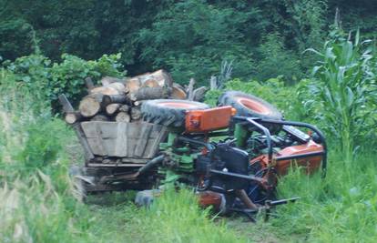 Pokraj Sunje: U prevrtanju traktora poginuo traktorist